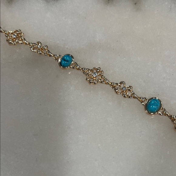 Elegant Gold and Turquoise Bracelet - Picture 2 of 4